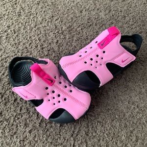 Nike sandals size 6